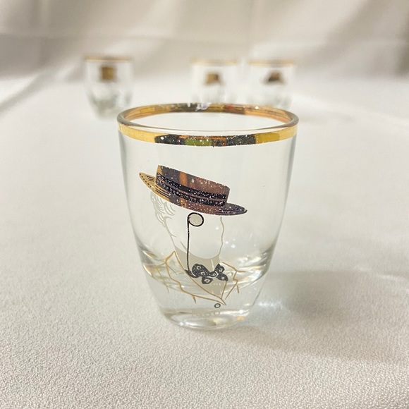 4 unique shot glasses - Picture 4 of 5